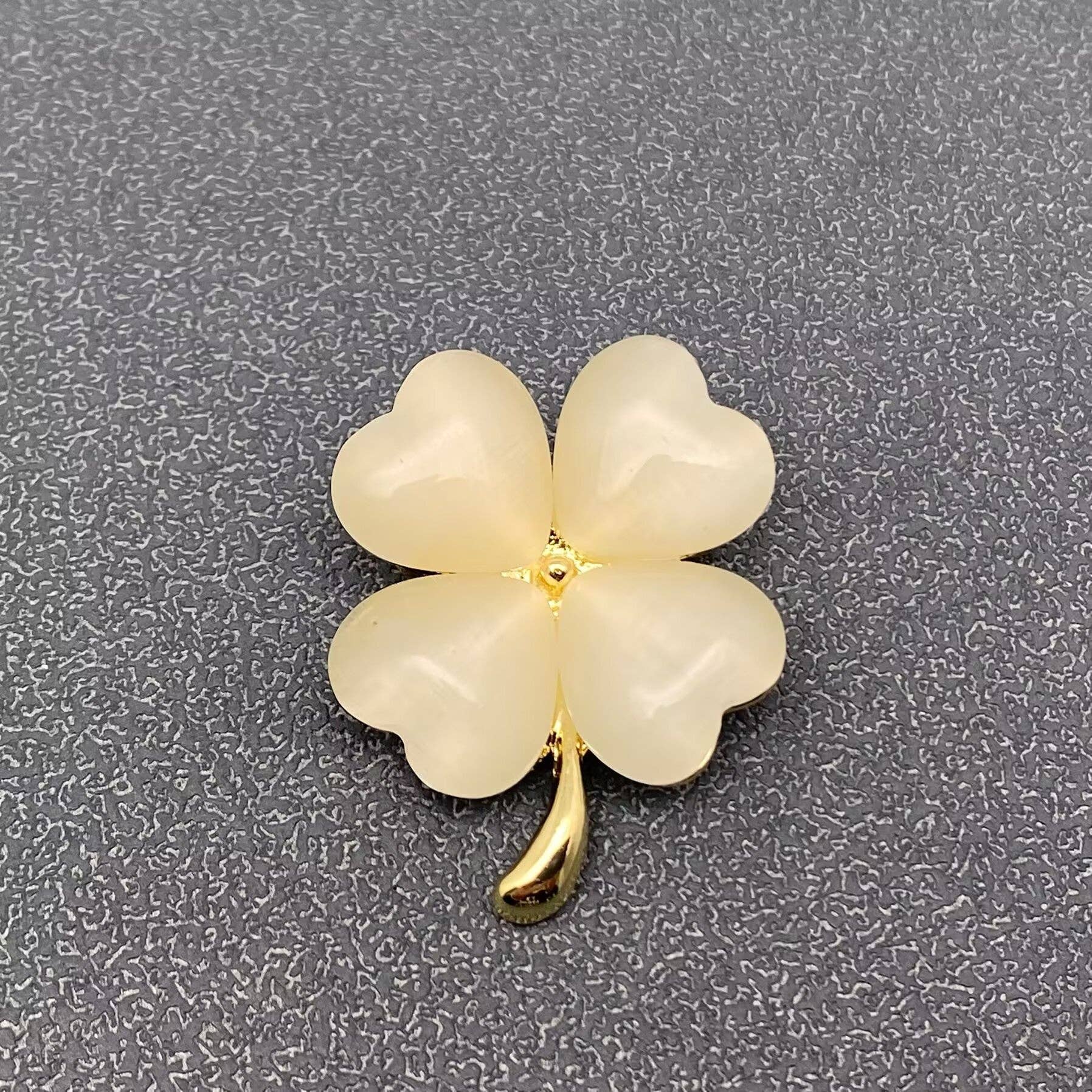 Cat's Eye Stone Design Four-leaf Clover Brooch