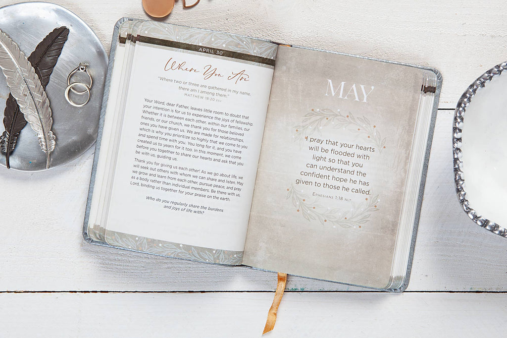 365 Days of Prayer for Couples (Valentine's Day Gifts)