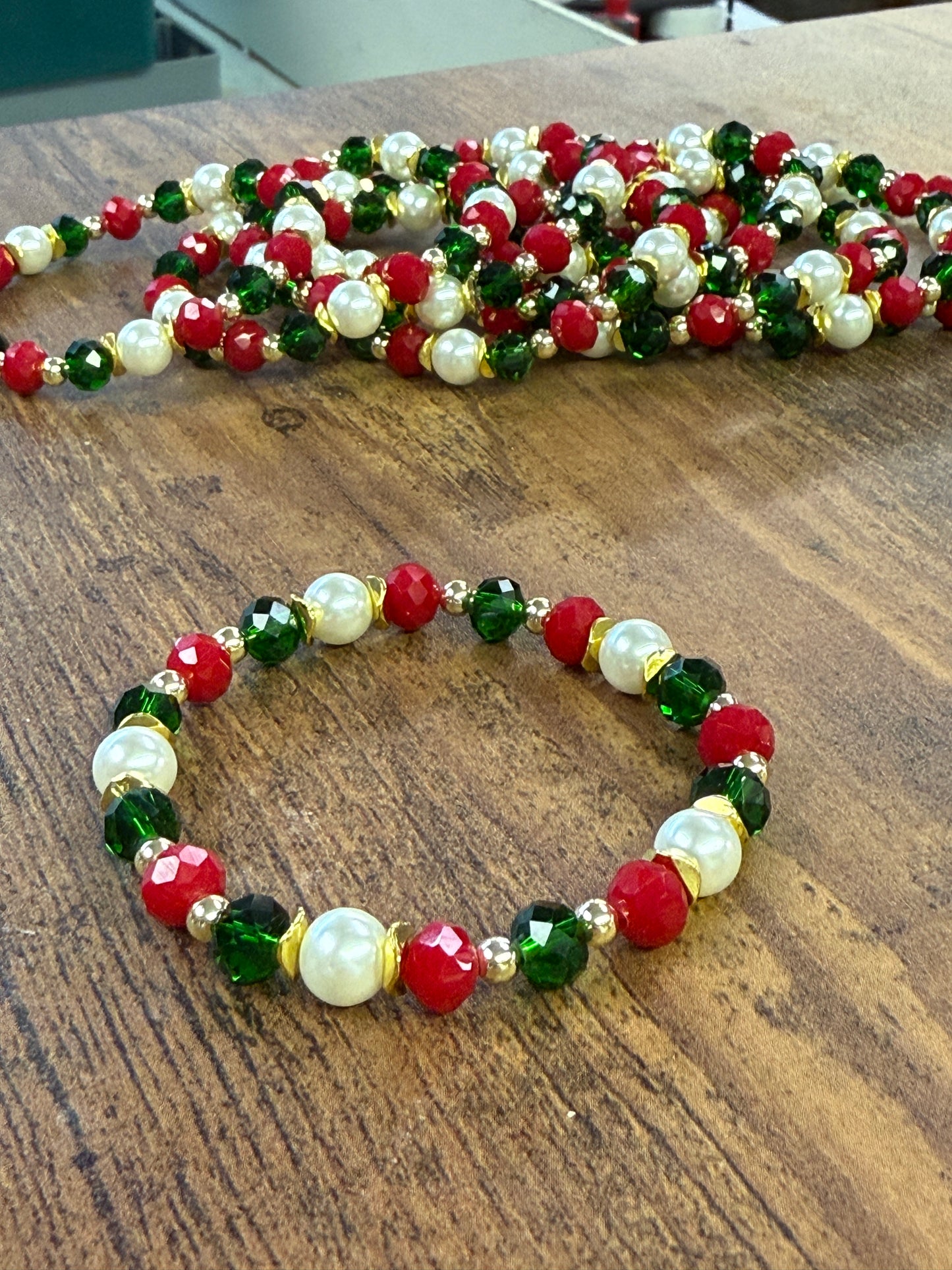 Classic Gold Accented Christmas Beaded Bracelet