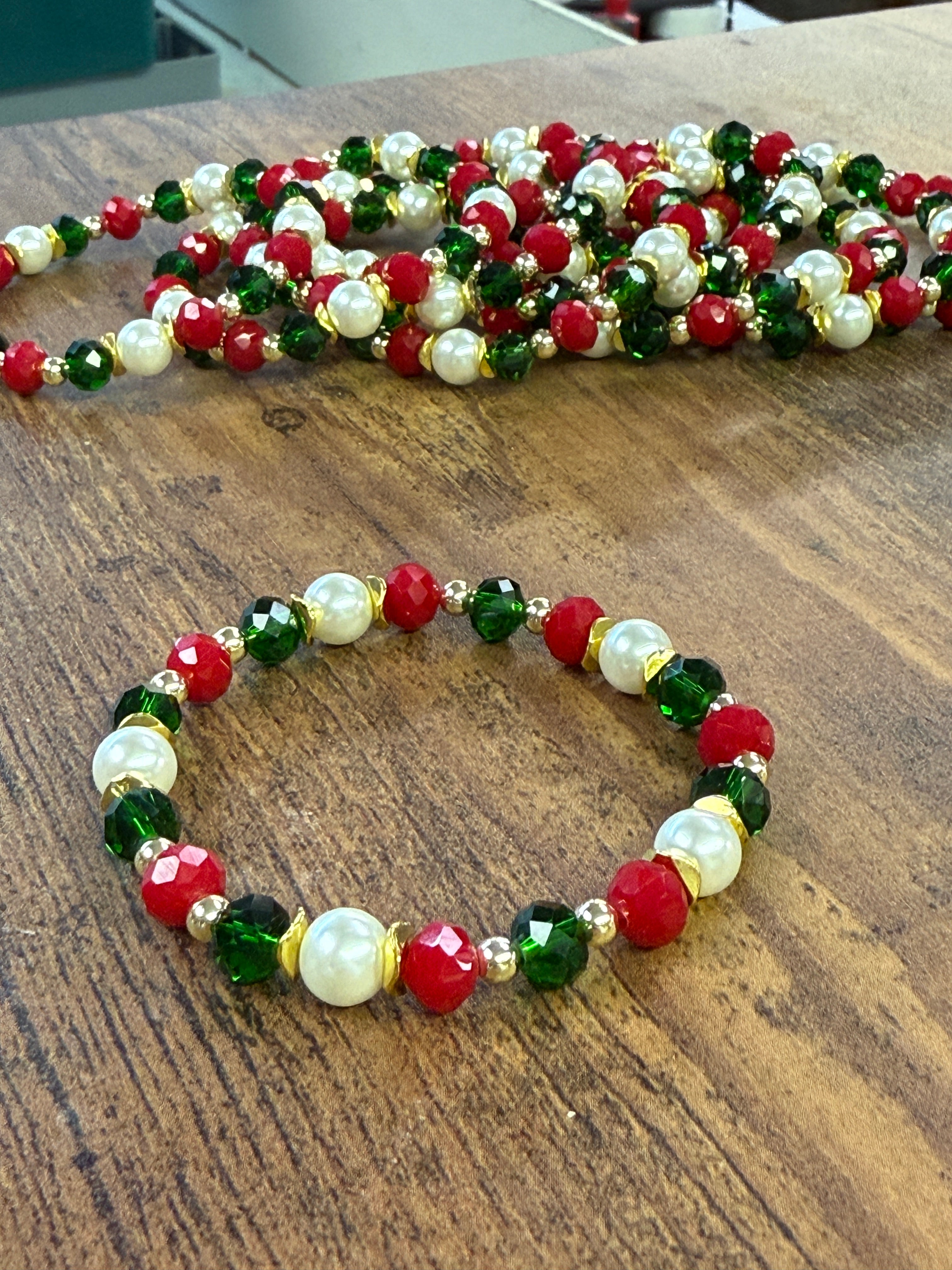 Classic Gold Accented Christmas Beaded Bracelet
