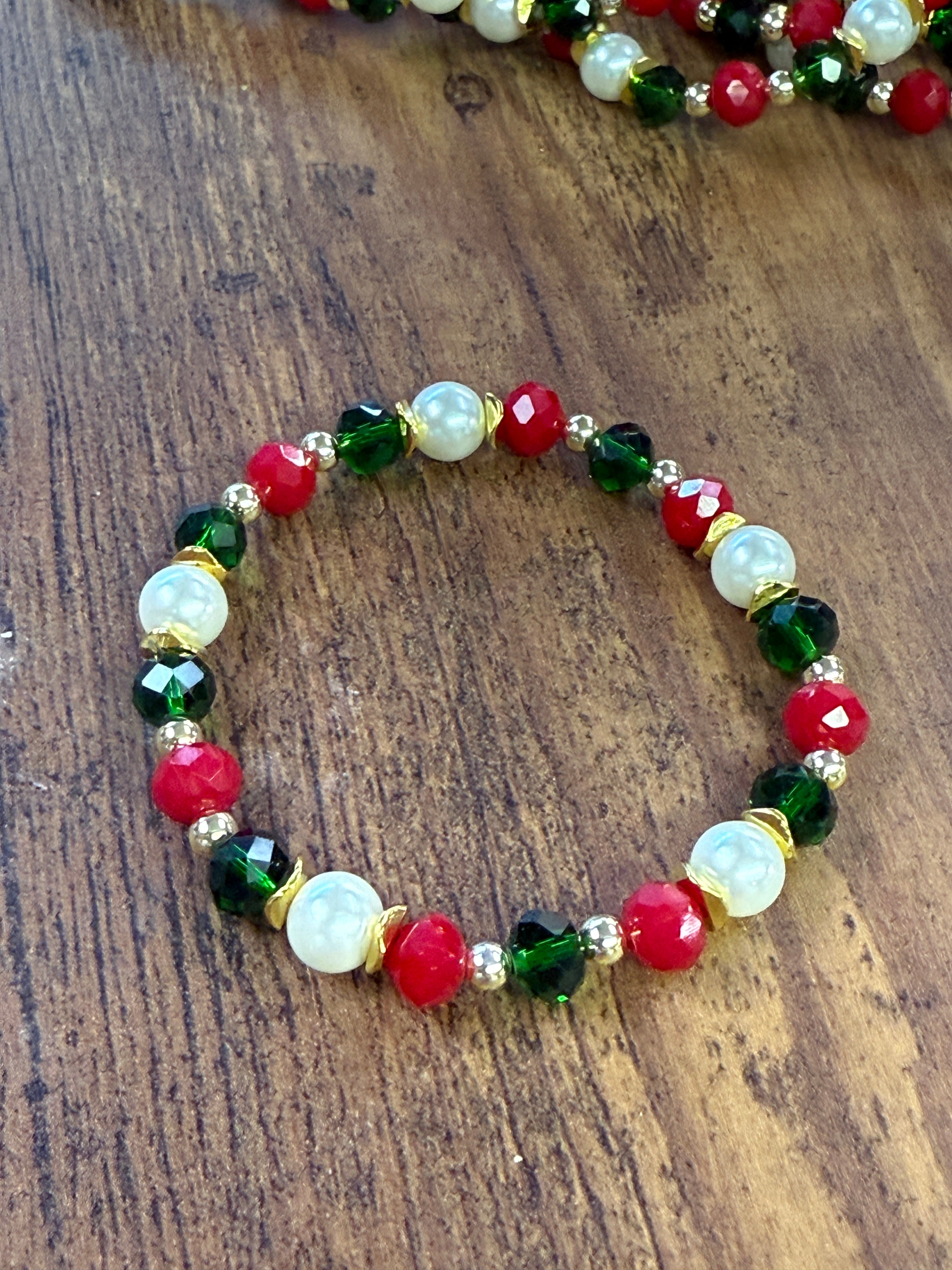 Classic Gold Accented Christmas Beaded Bracelet