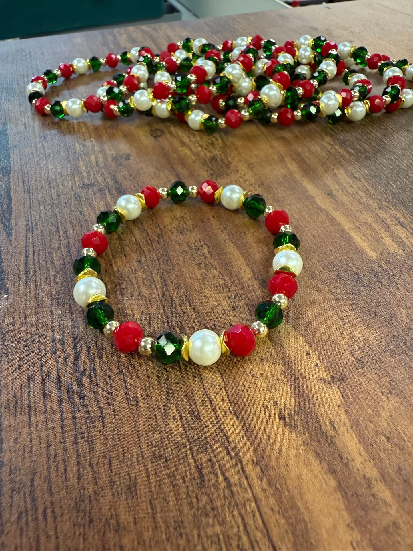 Classic Gold Accented Christmas Beaded Bracelet