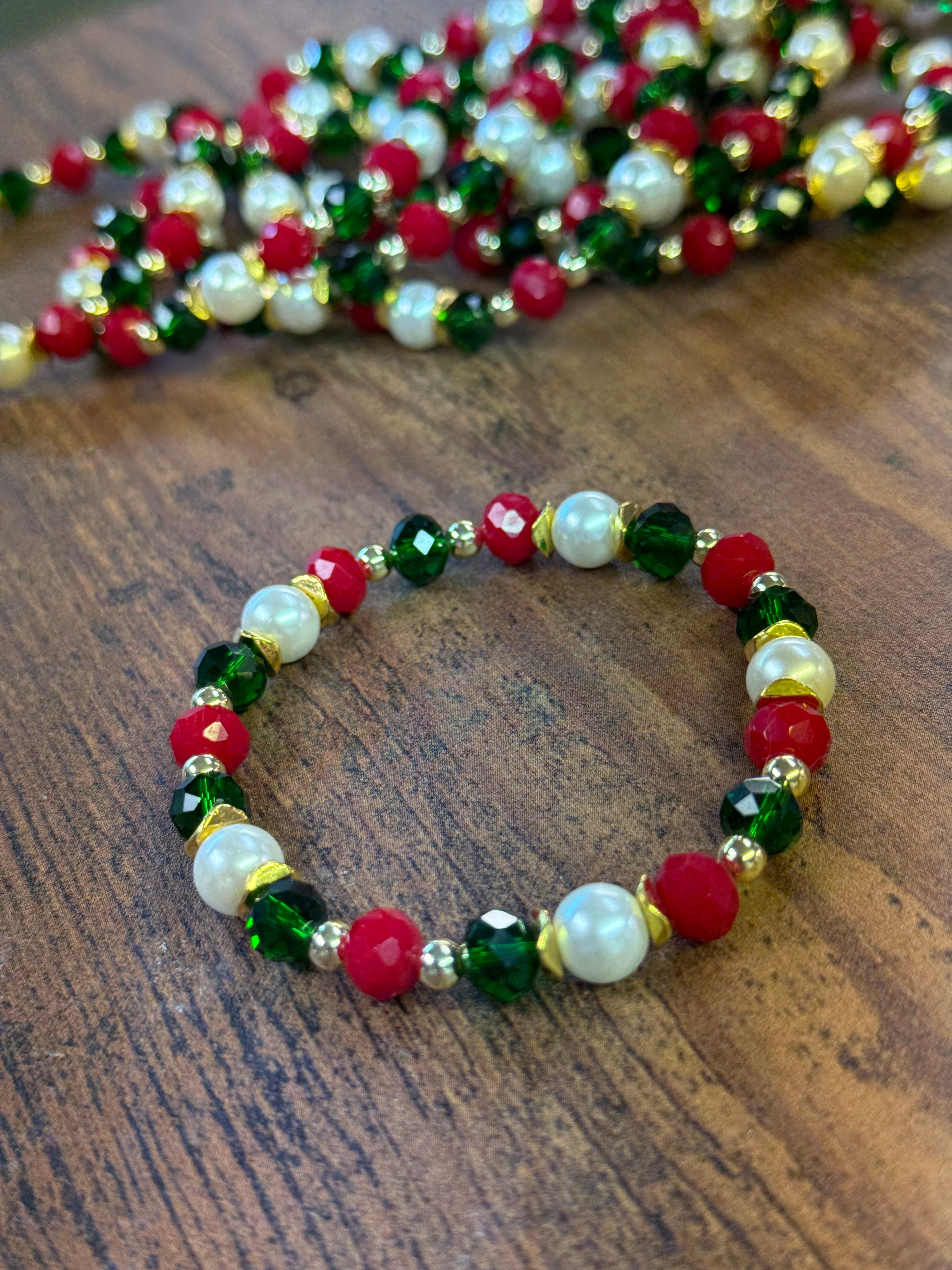 Classic Gold Accented Christmas Beaded Bracelet