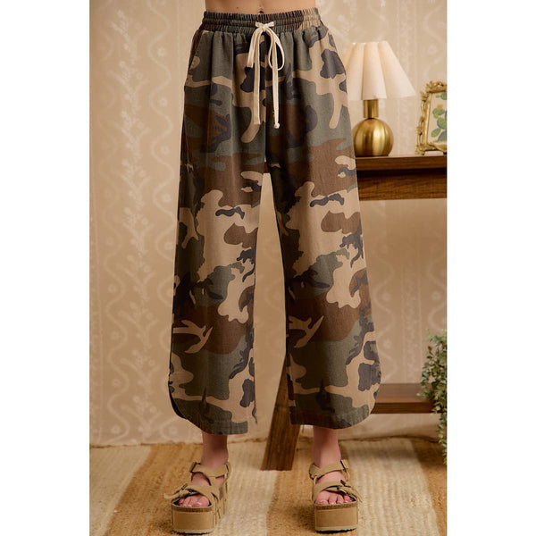 CAMO PATTERN CURVED SIDE SEAM PANTS WITH DRAWSTRING