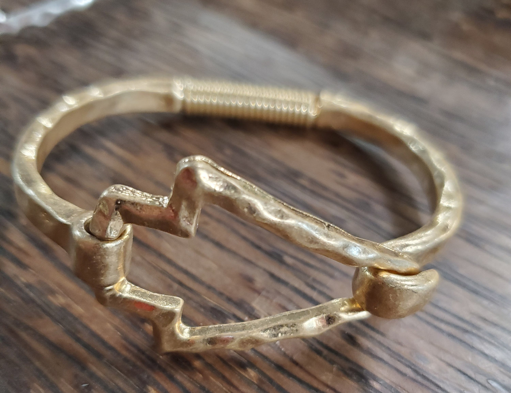 Sleek Matte Finish Arrowhead Bracelet (Gold or Silver)