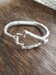 Sleek Matte Finish Arrowhead Bracelet (Gold or Silver)