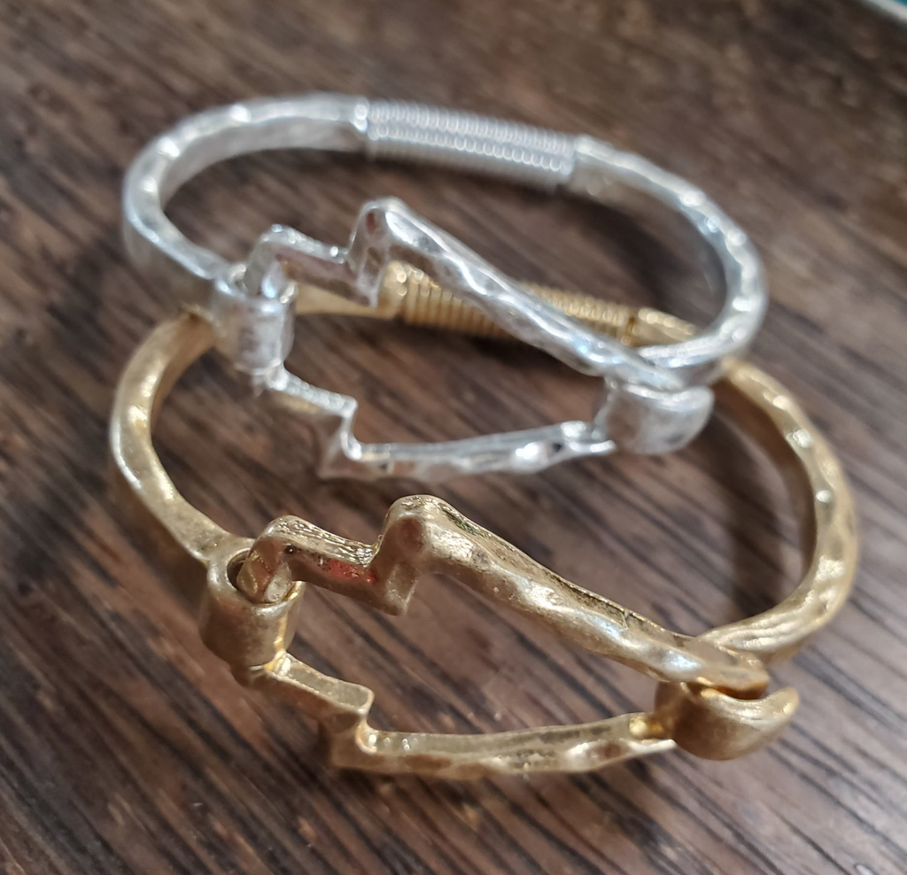 Sleek Matte Finish Arrowhead Bracelet (Gold or Silver)