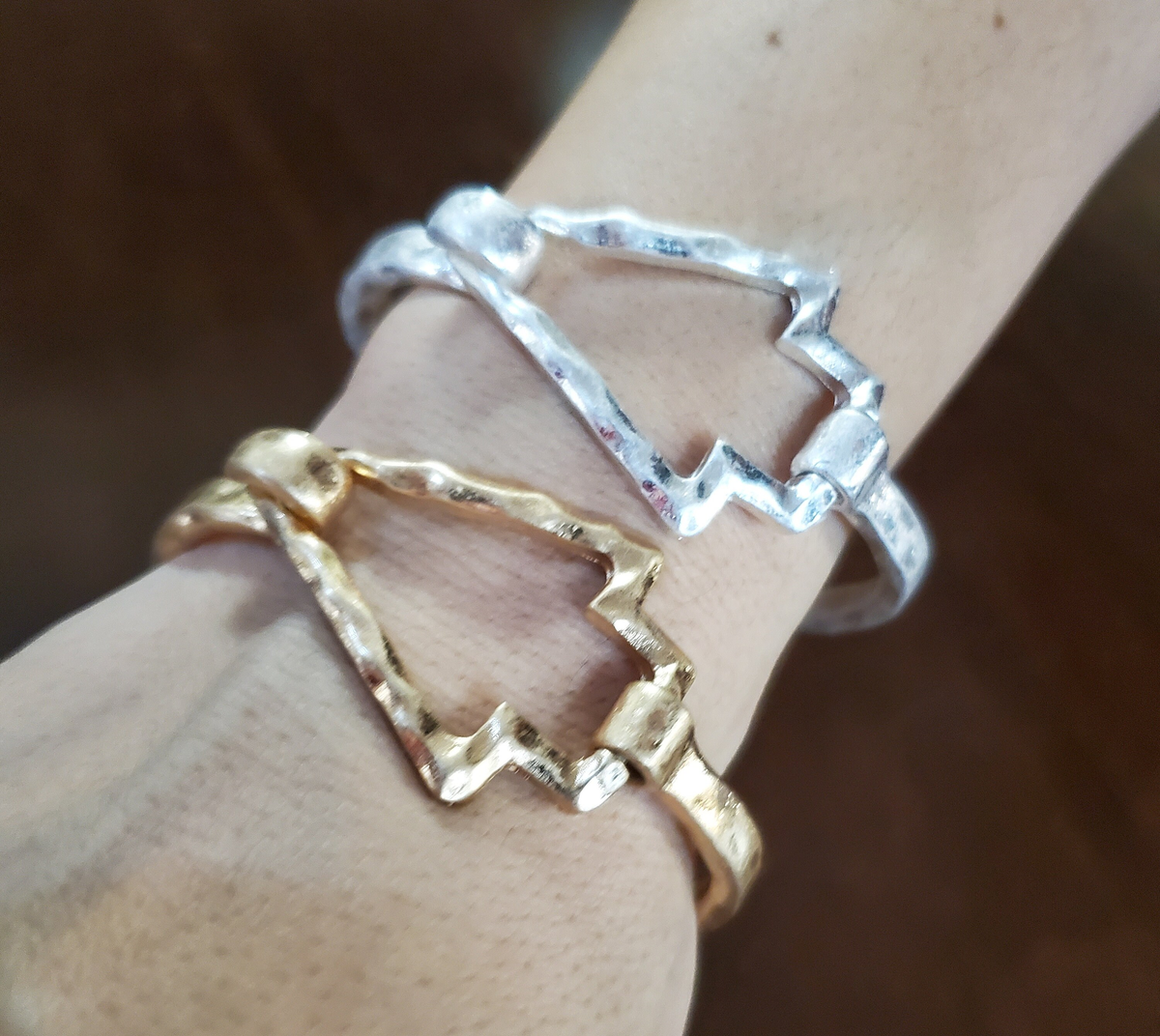 Sleek Matte Finish Arrowhead Bracelet (Gold or Silver)
